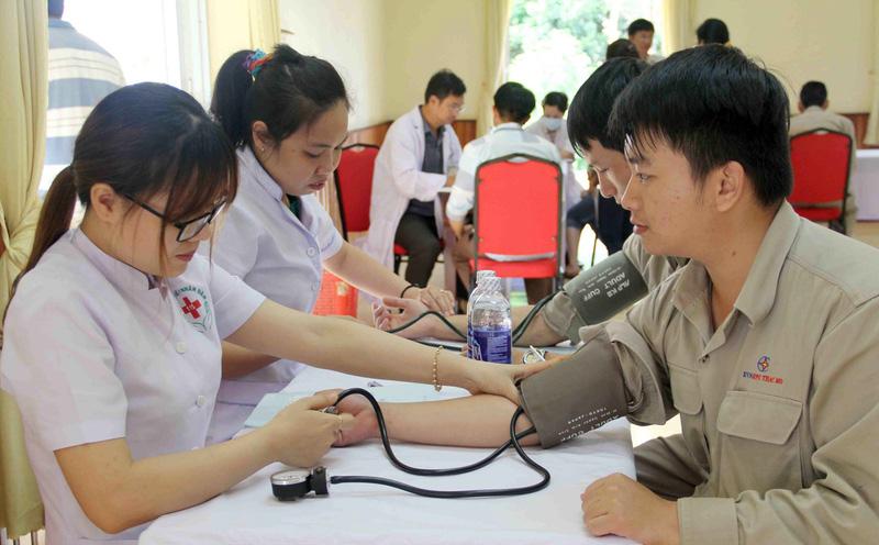 Chỉ 4% lao động tại Việt Nam được khám sức khỏe định kỳ | VTV.VN