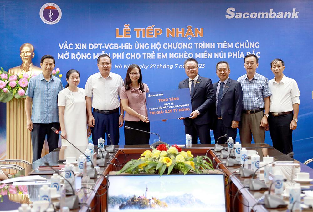 258.000 liều vaccine 5 trong 1 về Việt Nam để tiêm chủng mở rộng miễn phí cho trẻ - Ảnh 3.