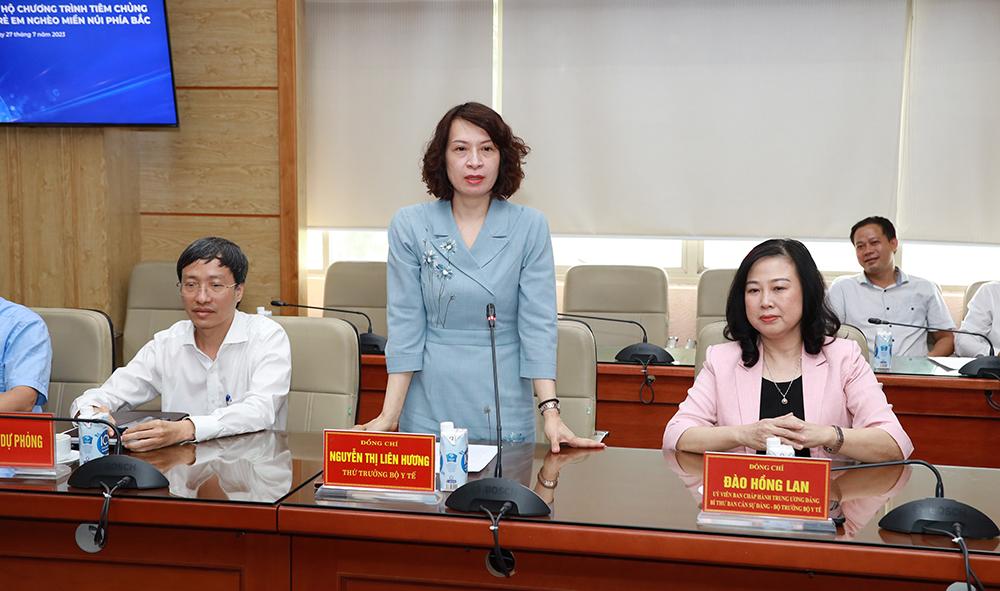 258.000 liều vaccine 5 trong 1 về Việt Nam để tiêm chủng mở rộng miễn phí cho trẻ - Ảnh 2.